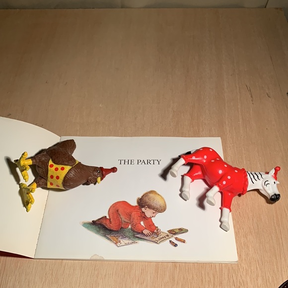2009 Hooked on Phonics “The Party” Book (Paperback), party rooster & zebra used - Picture 10 of 17